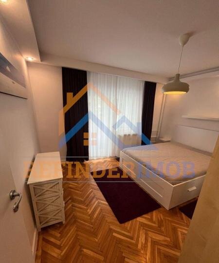 Nerva Traian, apartament de vanzare cu 3 camere, 2 grupuri sanitare.