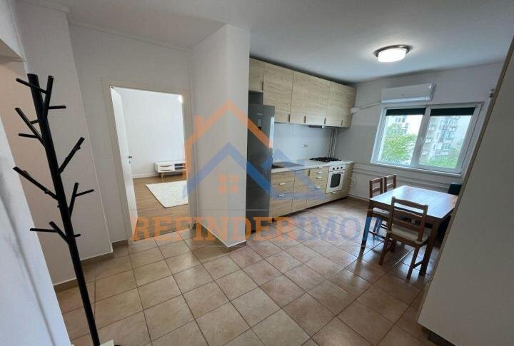Nerva Traian, apartament de vanzare cu 3 camere, 2 grupuri sanitare.